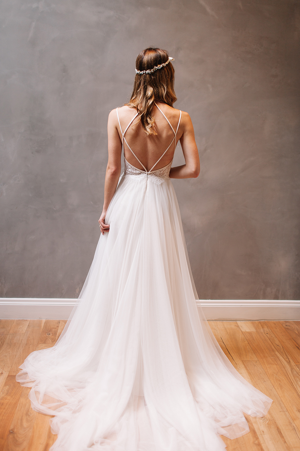 Beautiful White Lace Wedding Gown Ficts