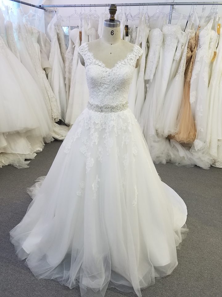 Xw132 Charming Wedding Dress,appliques Lace Wedding Dresses,tulle Bridal Dress，a Line Lace Wedding Dress,lace Bridal Dress